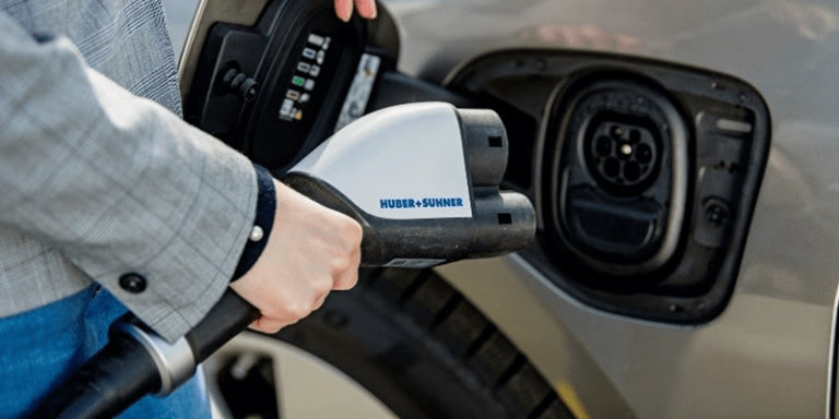HUBER+SUHNER VERVOLLSTÄNDIGT MIT DER LANCIERUNG VON RADOX® HPC200 IHR HOCHLEISTUNGSLADEKABEL-PORTFOLIO FÜR ELEKTROFAHRZEUGE